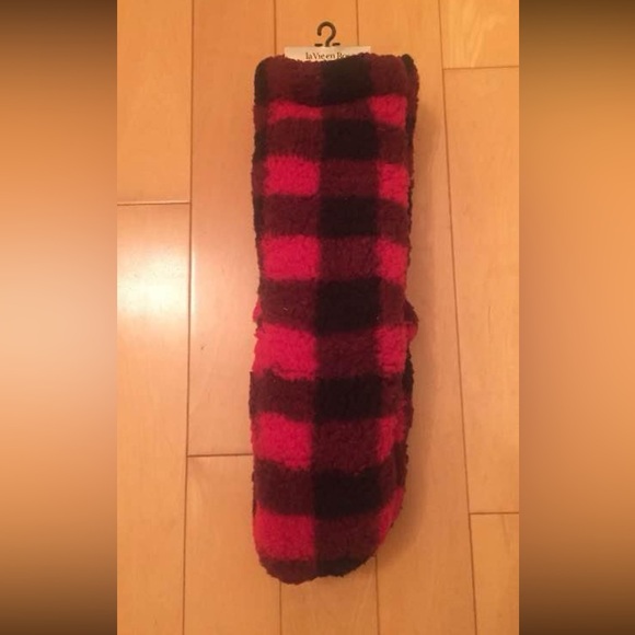 🏃🏻‍♀️‍➡️🏃🏻‍♂️‍➡️2 for $22 item Women’s Anti Slip Slipper Socks. OS NWT - Picture 1 of 3